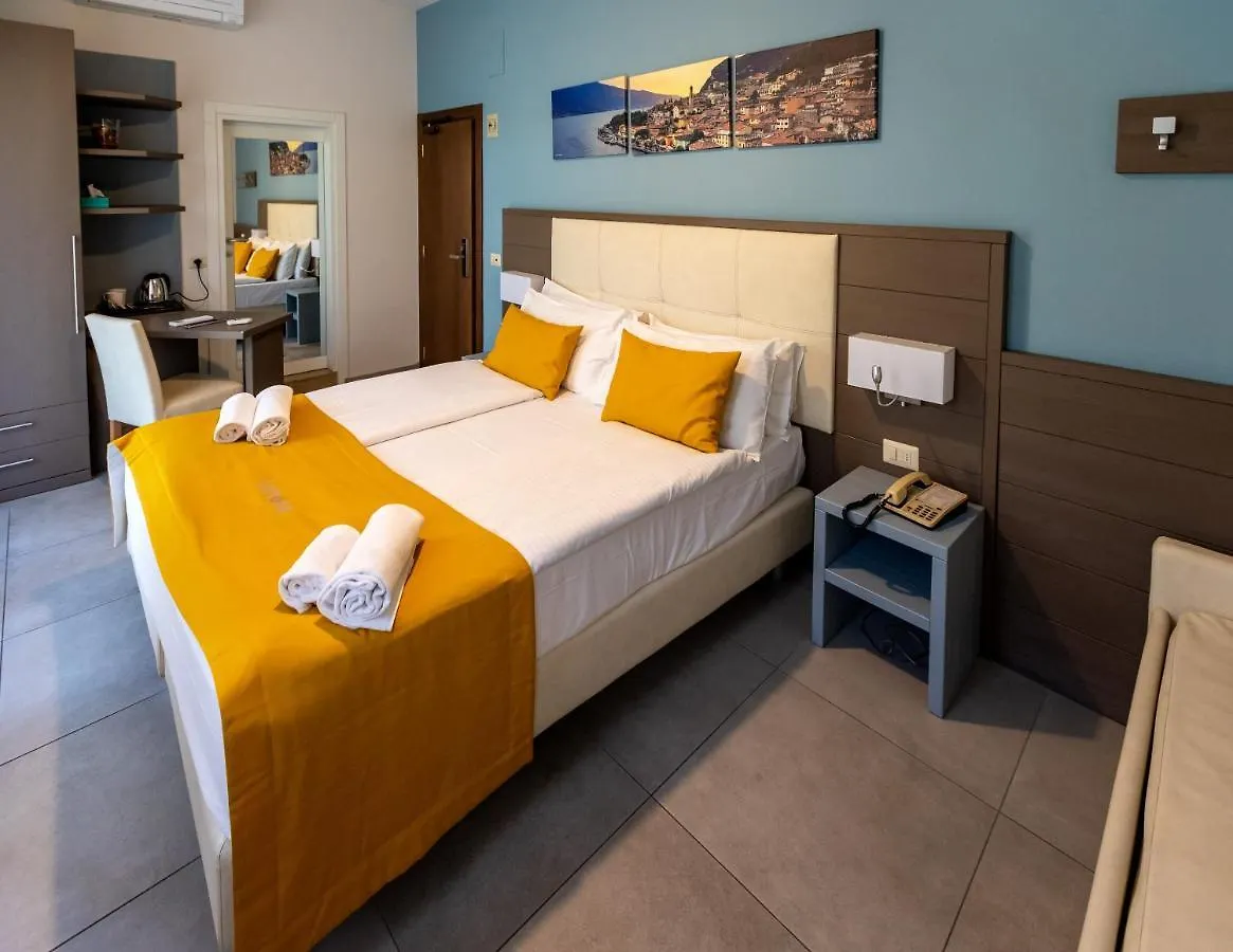 Hotel Limone Limone sul Garda 3*,  Italy